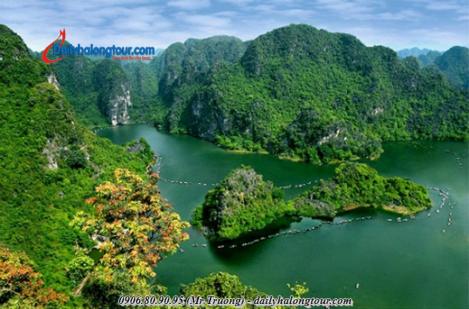 Tam Cốc Bích Động là một trong những địa điểm du lịch nổi tiếng hàng đầu tại Việt Nam